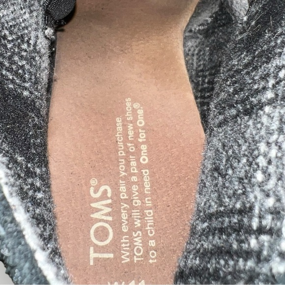 TOMS Black Suede Lace-Up Boots – Minimalist, Comfy & Everyday Cool - Picture 4 of 4